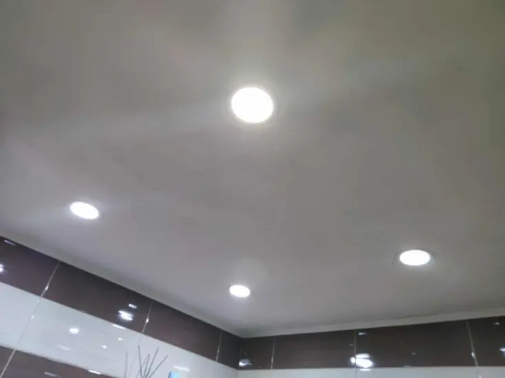 LED лунички в баня. 4 броя лунички на таван